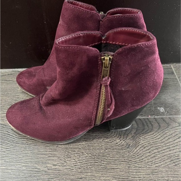 Burgundy boots! - Picture 2 of 2
